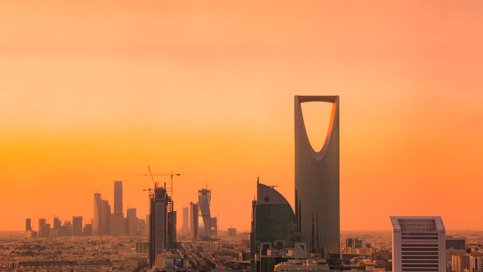 أفق مدينة الرياض عند الغروب.